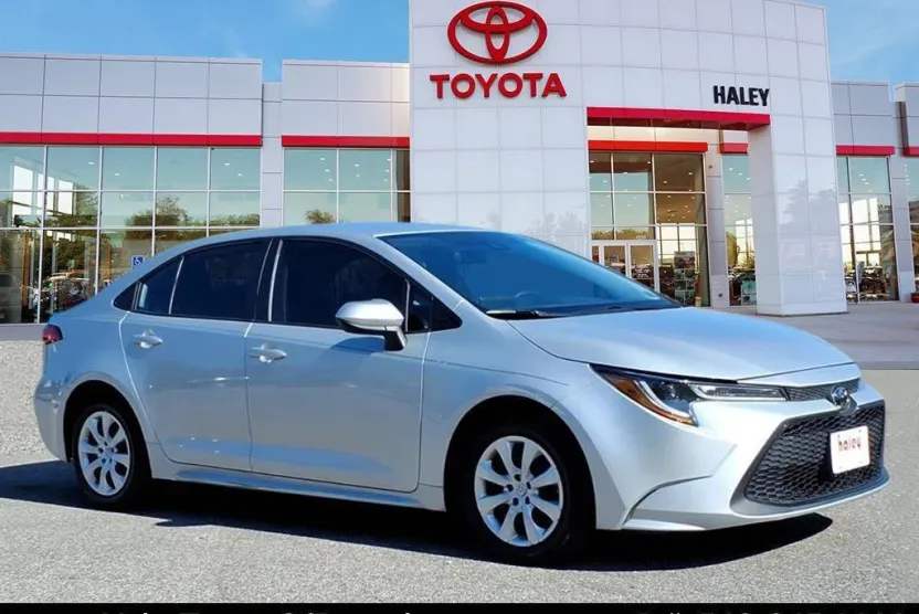 2020 Toyota Corolla LE photo 1