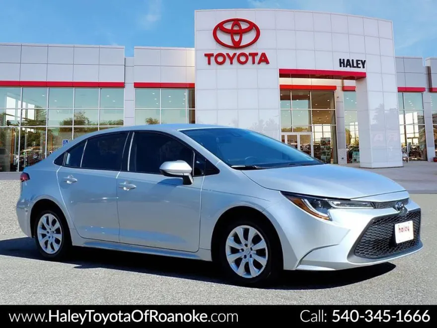2020 Toyota Corolla LE photo 1