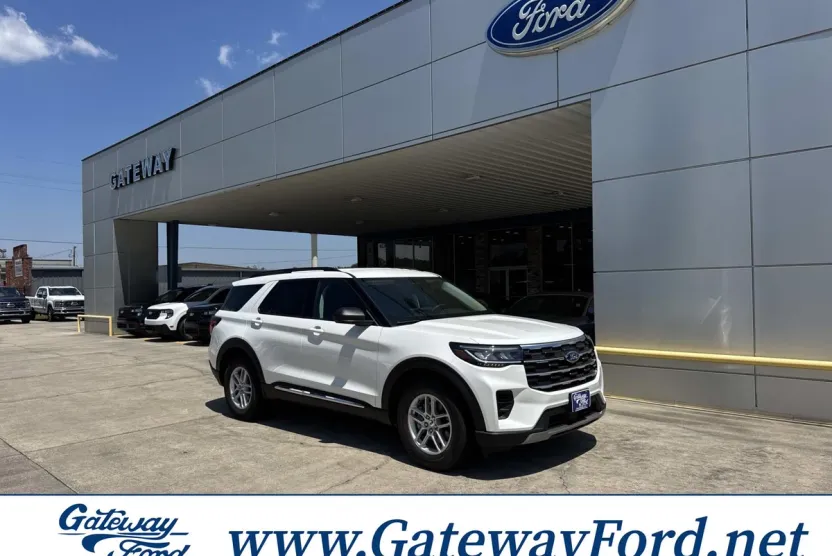2025 Ford Explorer photo 1