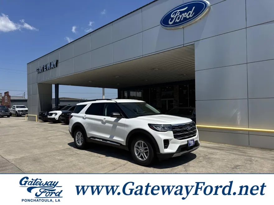 2025 Ford Explorer photo 1