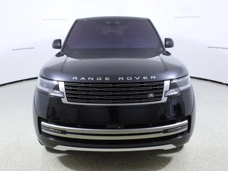 2023 Land Rover Range Rover SE photo 1