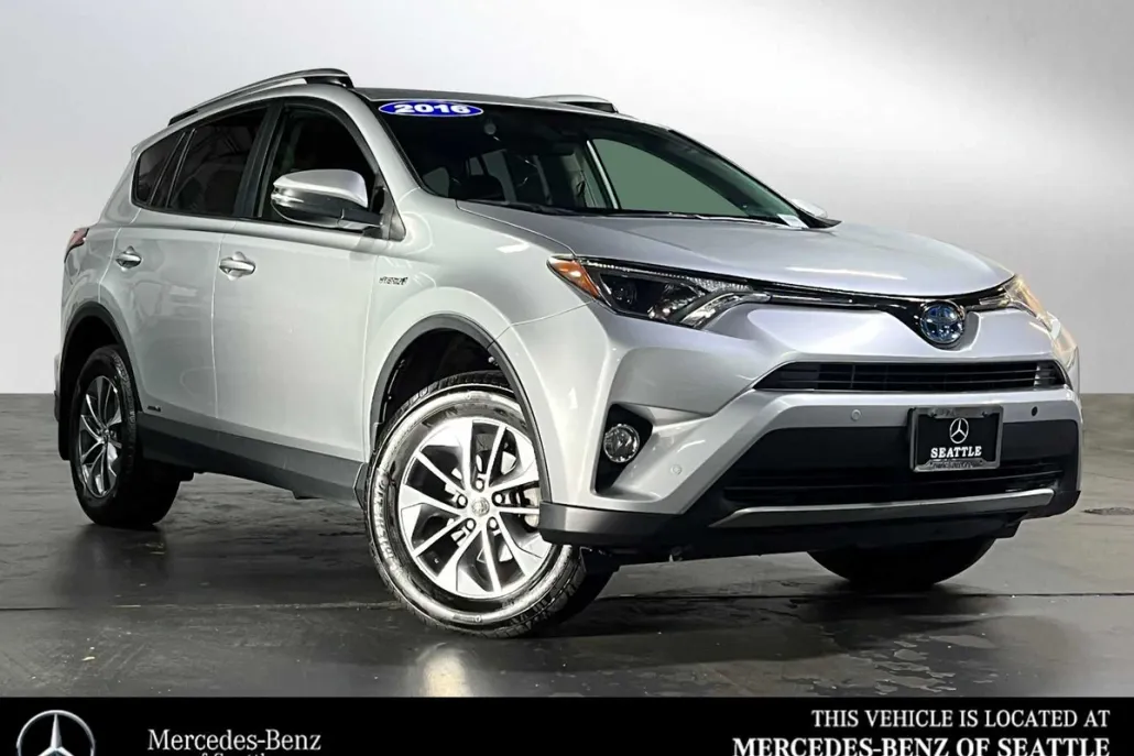 2016 Toyota RAV4 Hybrid XLE photo 1