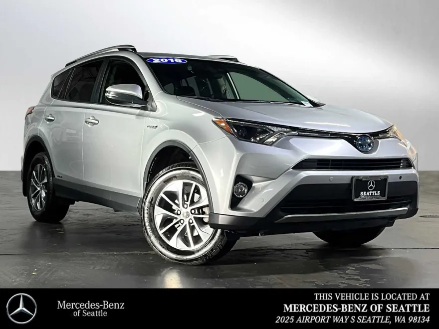 2016 Toyota RAV4 Hybrid XLE photo 1