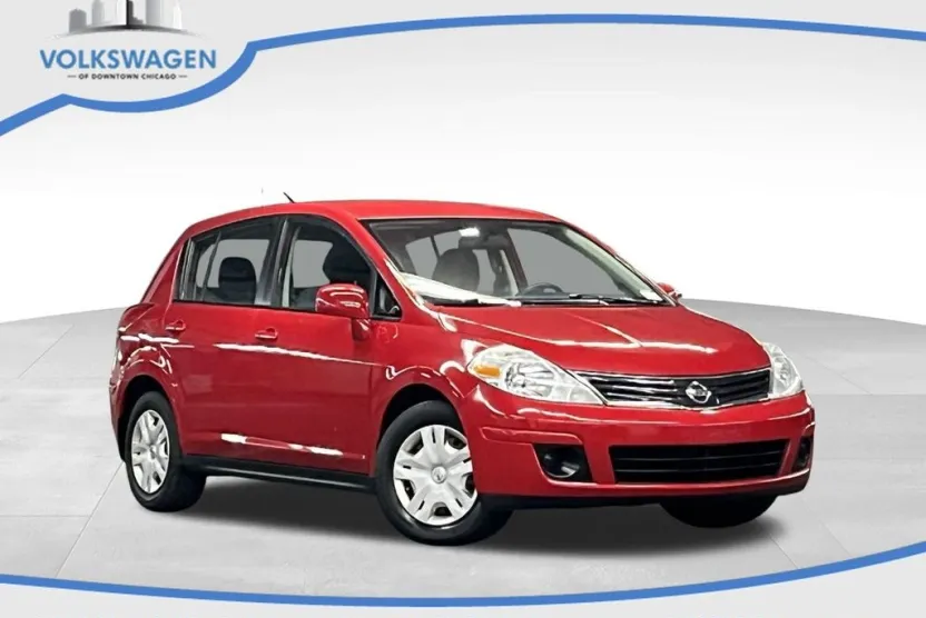 2011 Nissan Versa 1.8 S photo 1