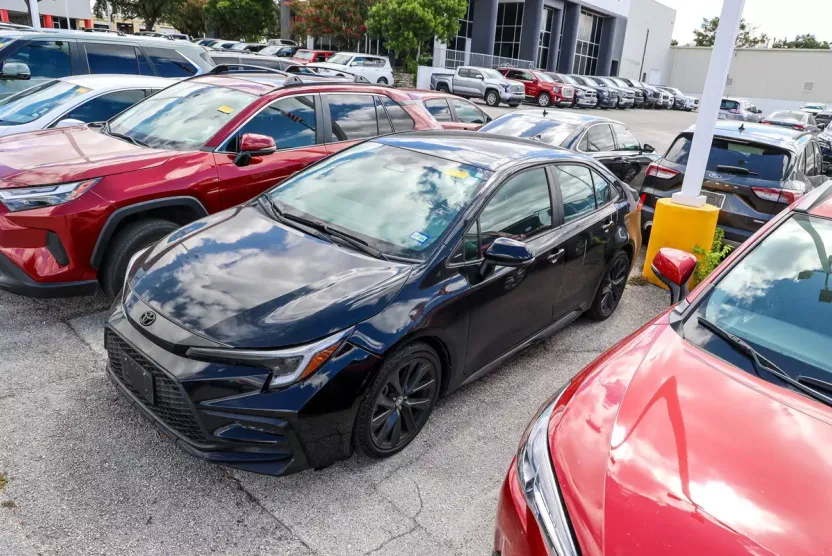 2023 Toyota Corolla SE photo 1