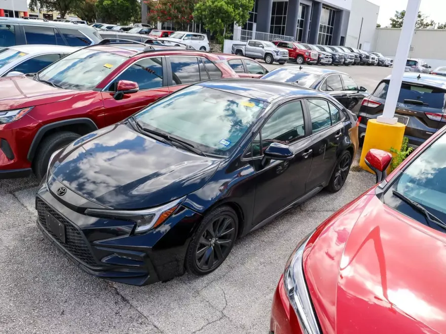2023 Toyota Corolla SE photo 1