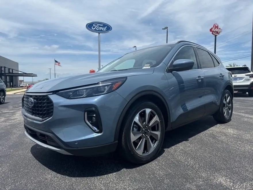 2023 Ford Escape Hybrid Platinum photo 1