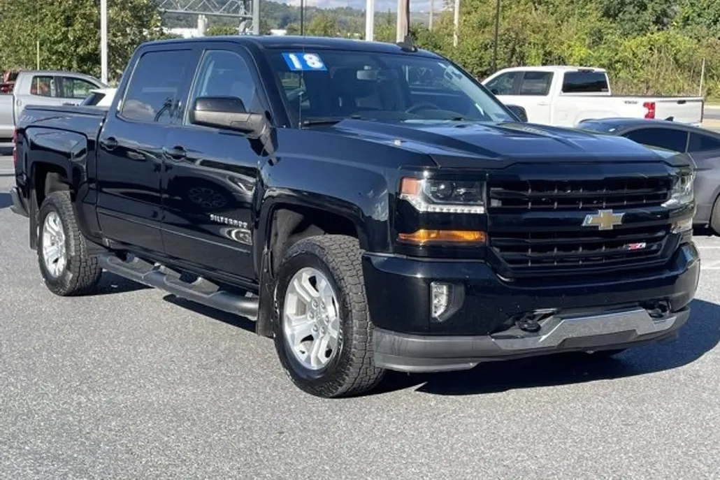 2018 Chevrolet Silverado 1500 LT photo 1