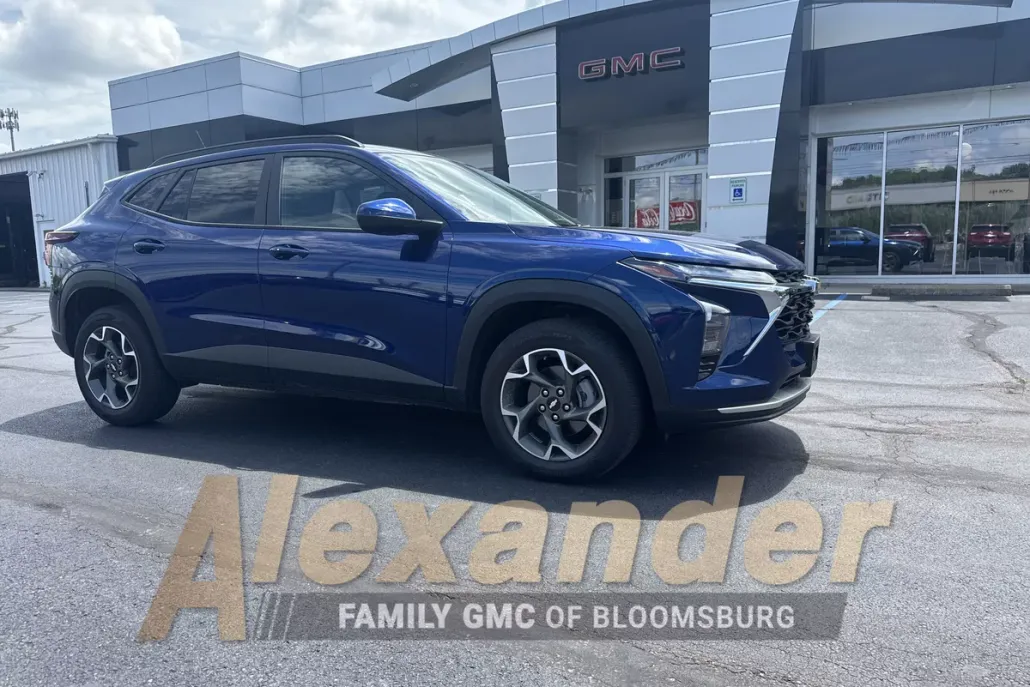 2024 Chevrolet Trax LT photo 1