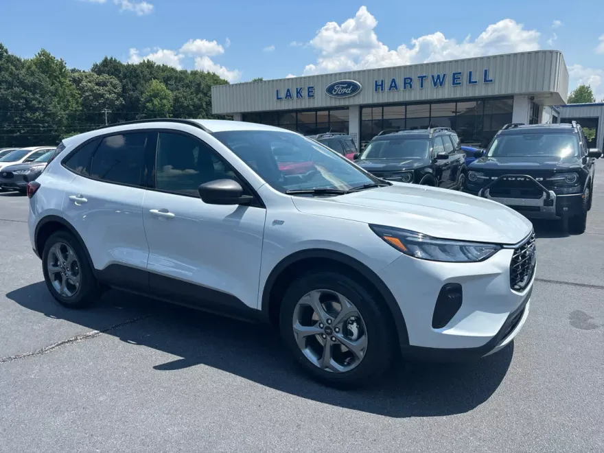 2025 Ford Escape ST-Line photo 1