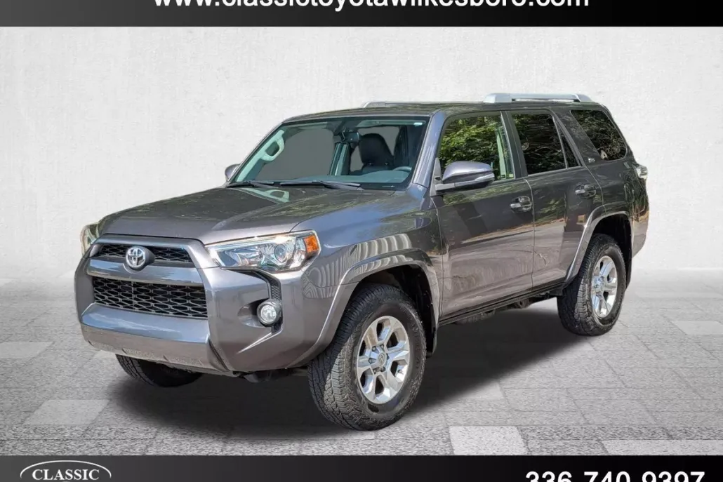 2016 Toyota 4Runner SR5 photo 1