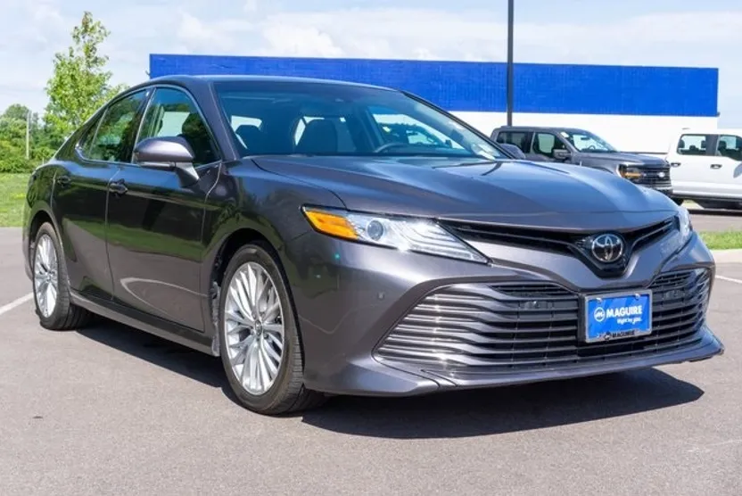 2018 Toyota Camry XLE photo 1