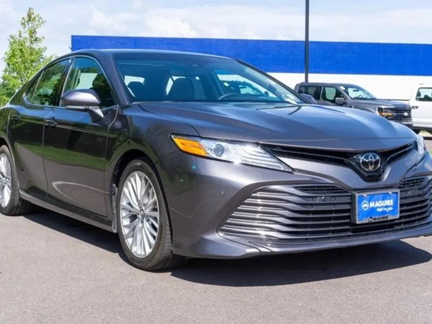 2018 Toyota Camry XLE photo 1