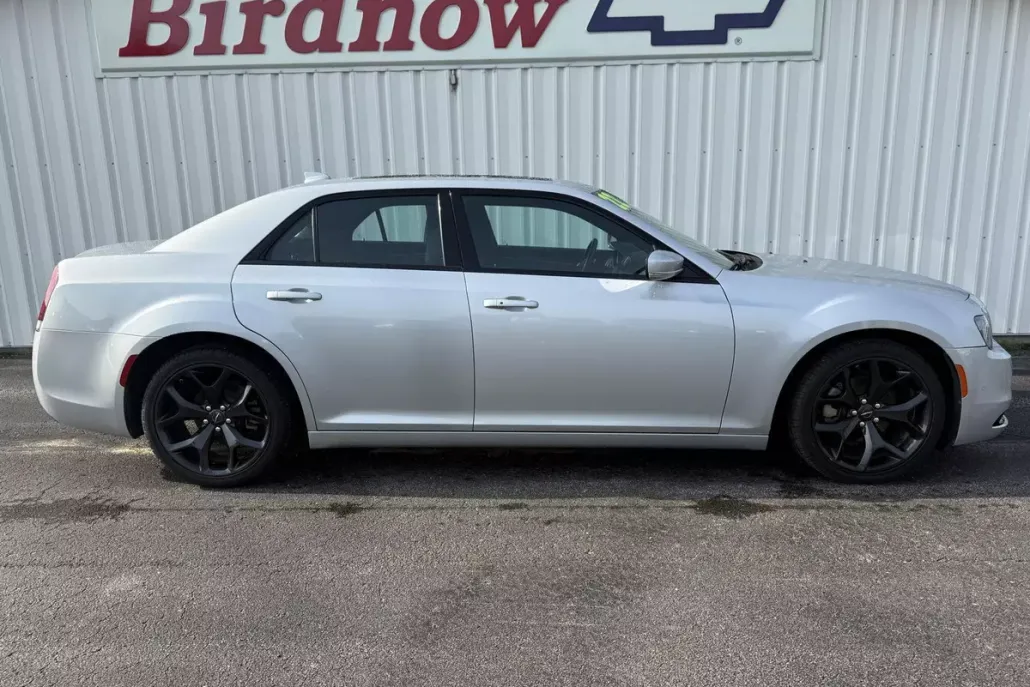 2022 Chrysler 300 photo 1