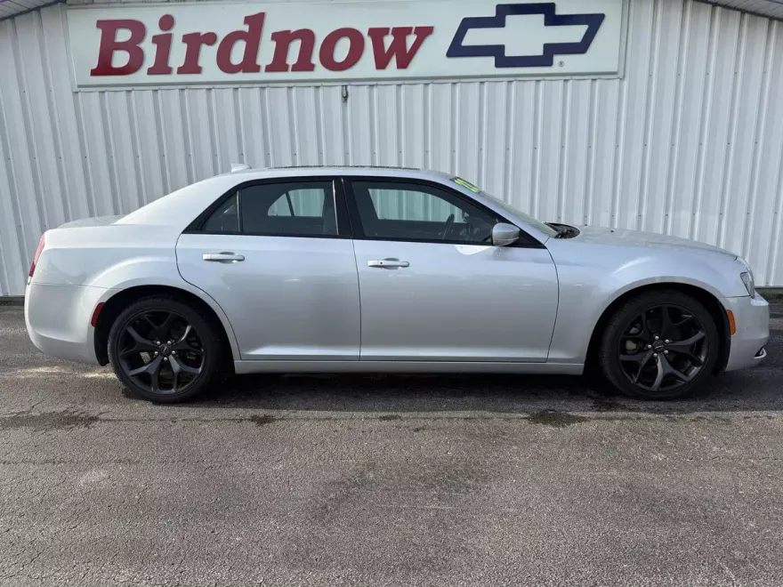 2022 Chrysler 300 photo 1