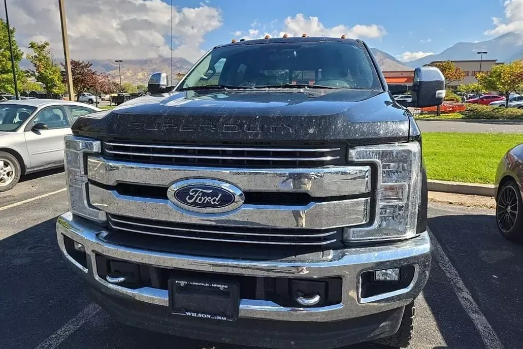 2017 Ford F-350 Lariat photo 1