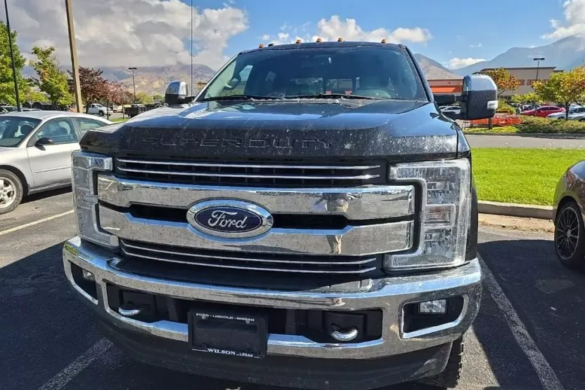 2017 Ford F-350 Lariat photo 1