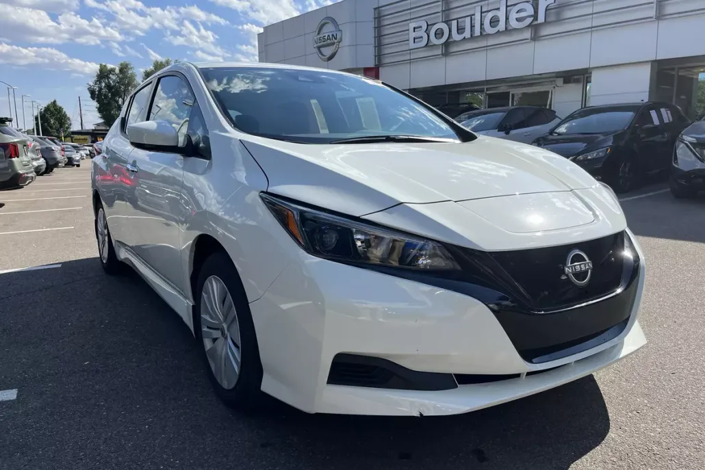 2025 Nissan Leaf S photo 1