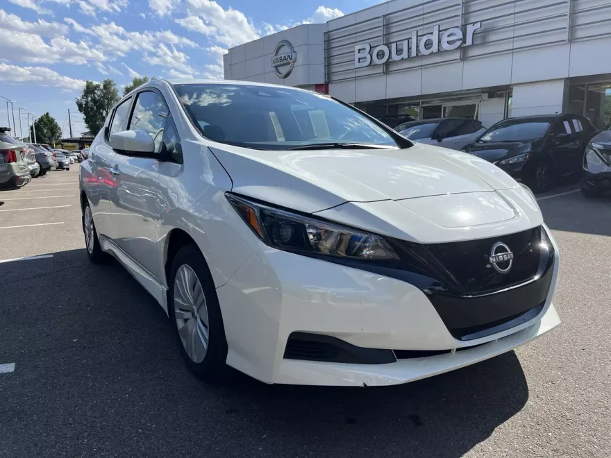2025 Nissan Leaf S photo 1