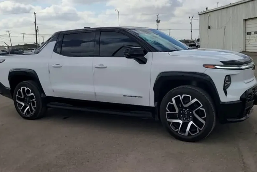 2024 Chevrolet Silverado EV RST photo 1