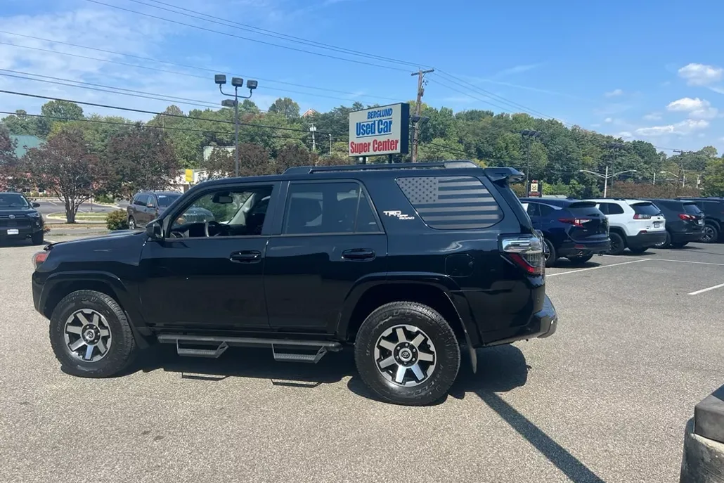 2022 Toyota 4Runner TRD photo 1