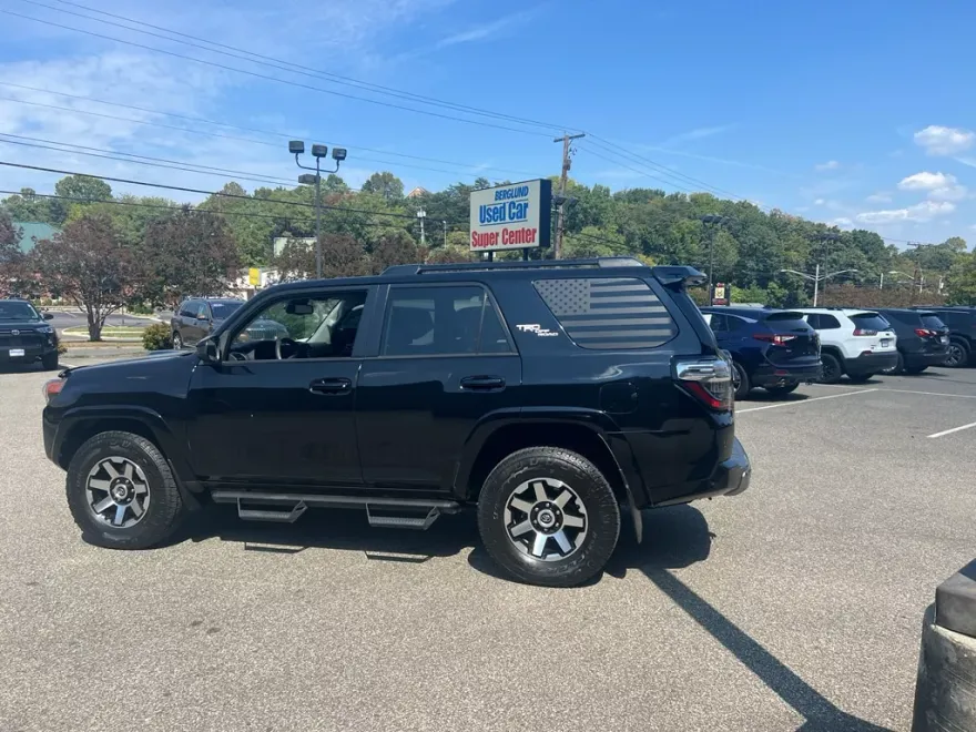 2022 Toyota 4Runner TRD photo 1