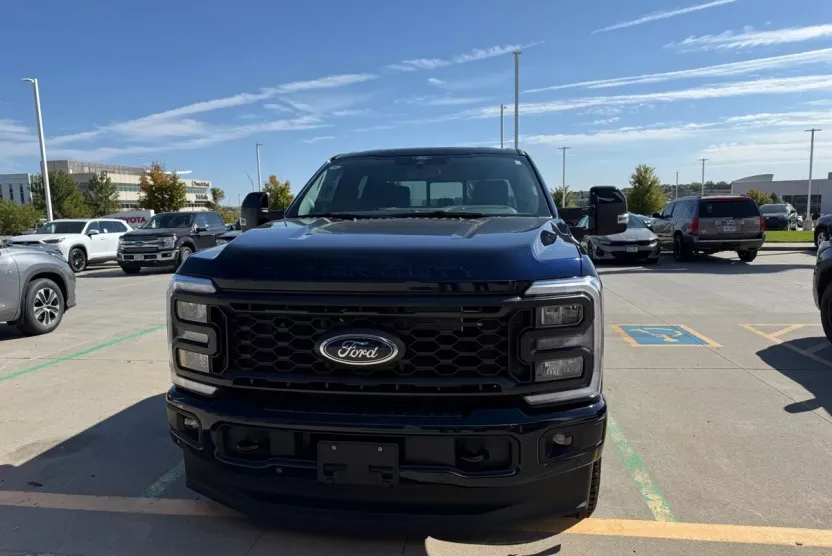 2024 Ford F-250 Lariat photo 1