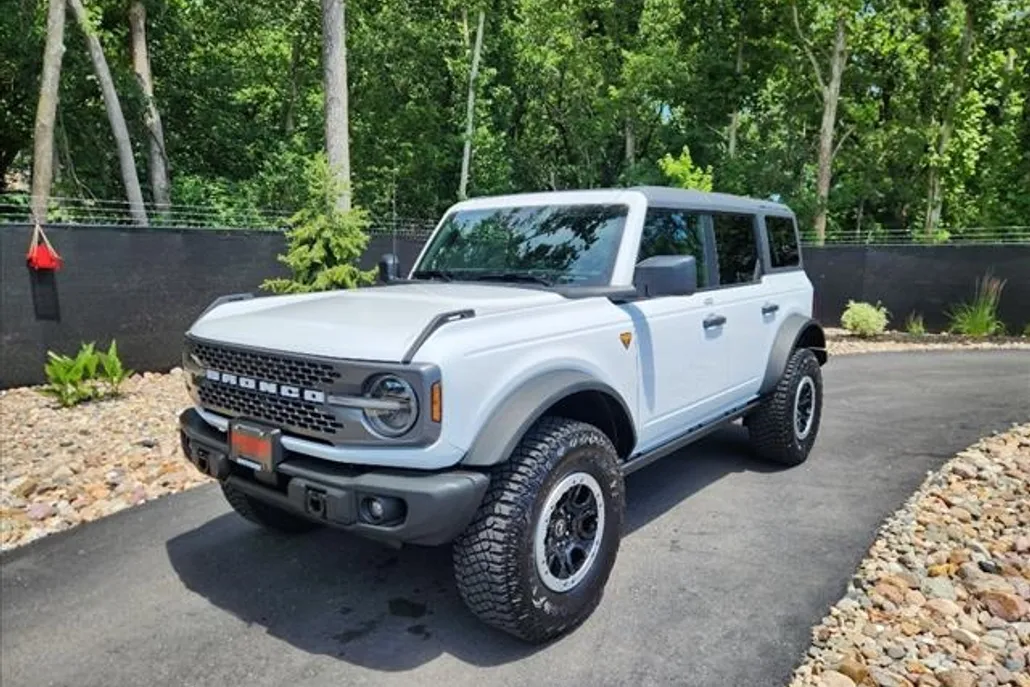 2023 Ford Bronco Badlands photo 1