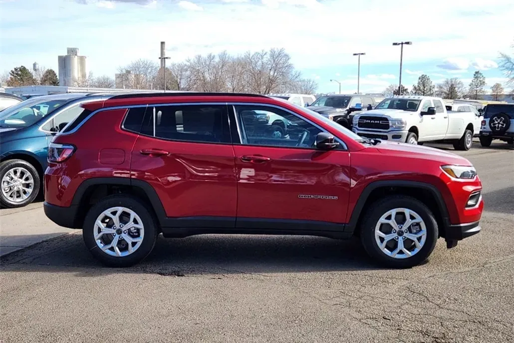 2025 Jeep Compass Latitude photo 1