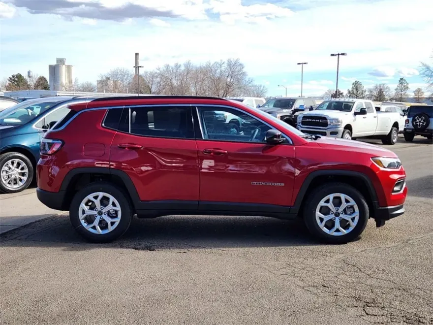 2025 Jeep Compass Latitude photo 1