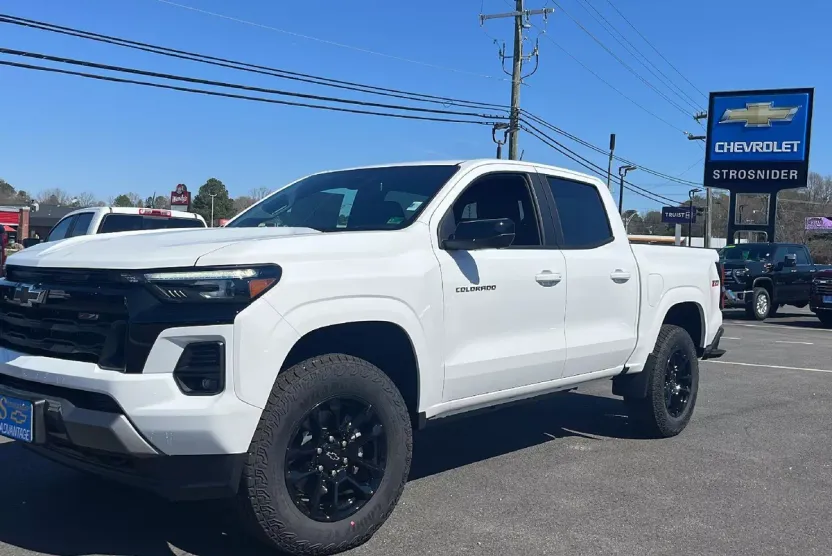 2025 Chevrolet Colorado Z71 photo 1