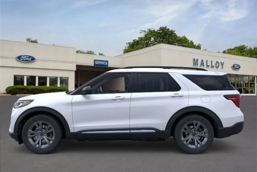 2025 Ford Explorer photo 1
