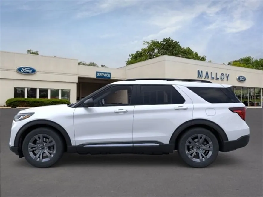 2025 Ford Explorer photo 1