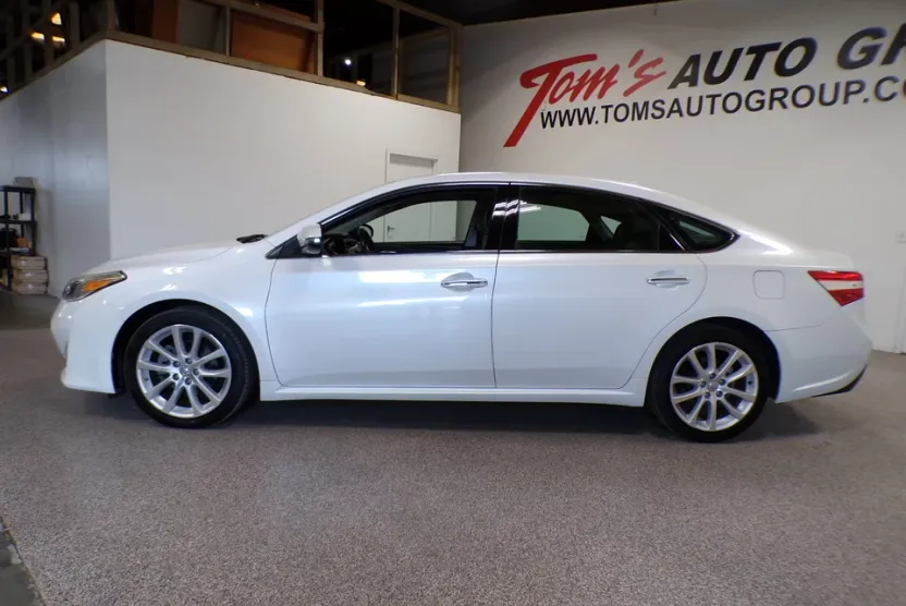 2013 Toyota Avalon Limited photo 1