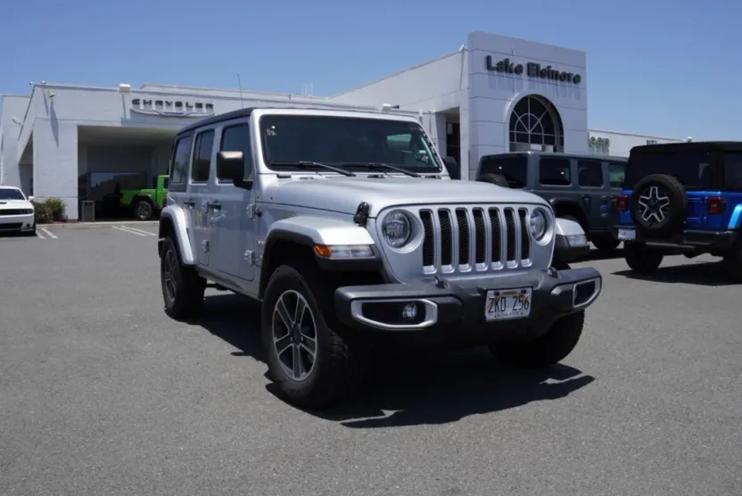 2023 Jeep Wrangler Sahara photo 1