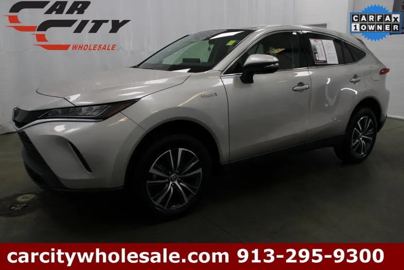 2021 Toyota Venza LE photo 1
