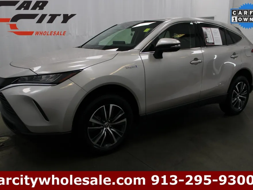 2021 Toyota Venza LE photo 1