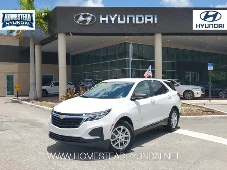 2022 Chevrolet Equinox LS photo 1