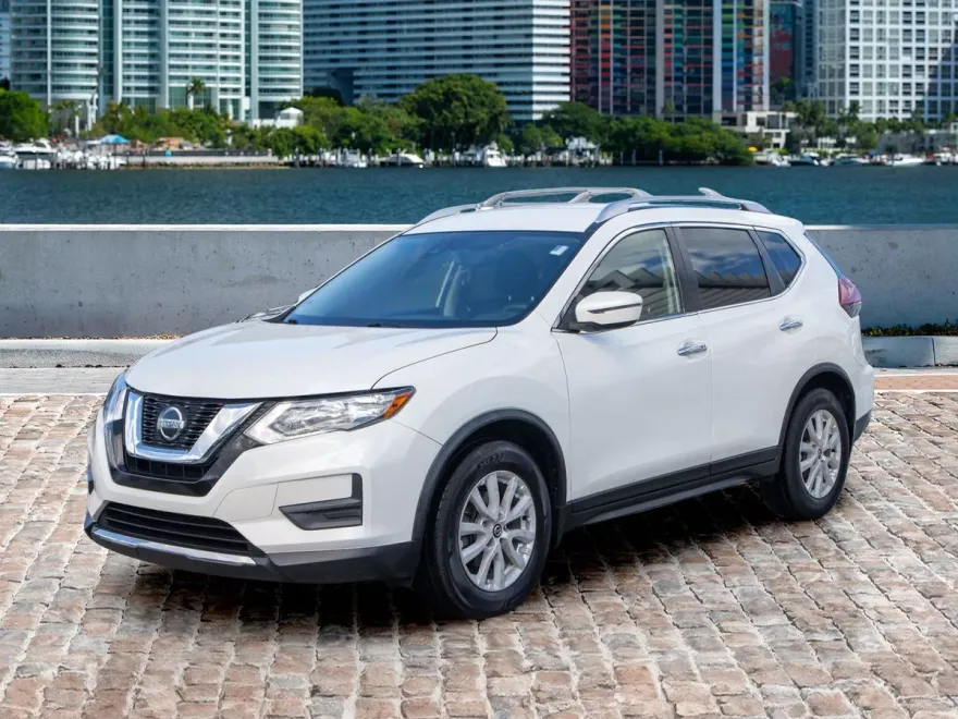 2019 Nissan Rogue SV photo 1