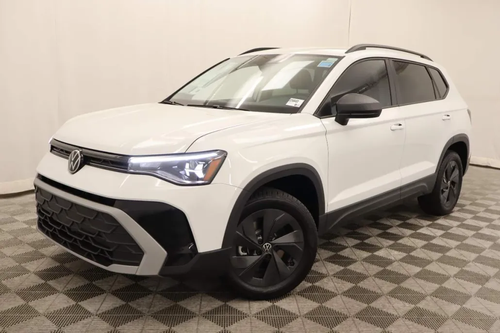 2025 Volkswagen Taos S photo 1