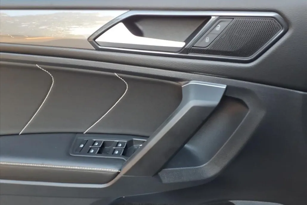 2022 Volkswagen Tiguan SE photo 1