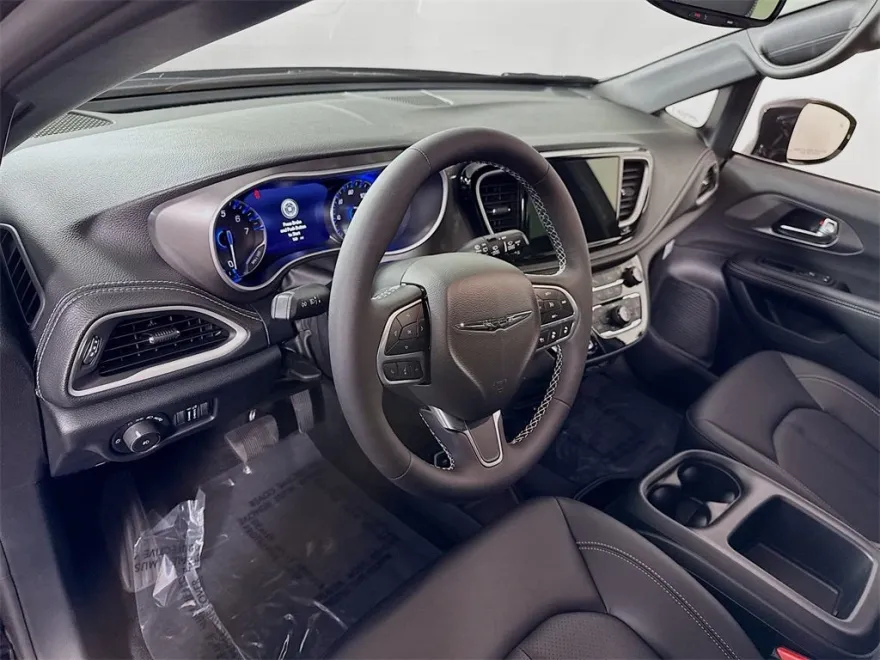 2025 Chrysler Pacifica photo 1