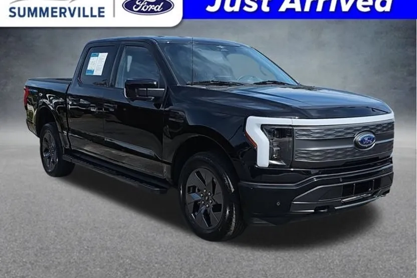 2023 Ford F-150 Lightning Lariat photo 1