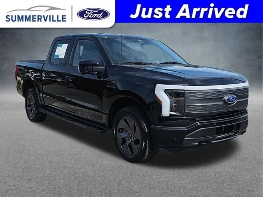 2023 Ford F-150 Lightning Lariat photo 1