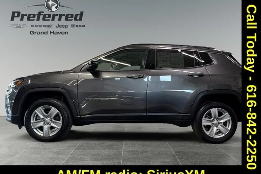 2022 Jeep Compass Latitude photo 1