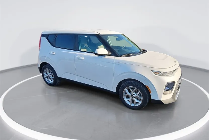 2022 Kia Soul LX photo 1