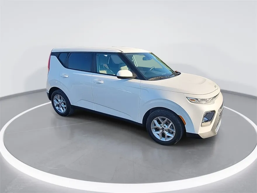 2022 Kia Soul LX photo 1