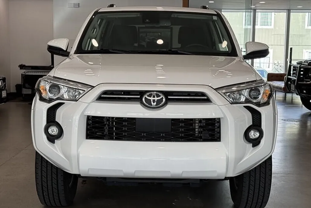 2022 Toyota 4Runner SR5 photo 1