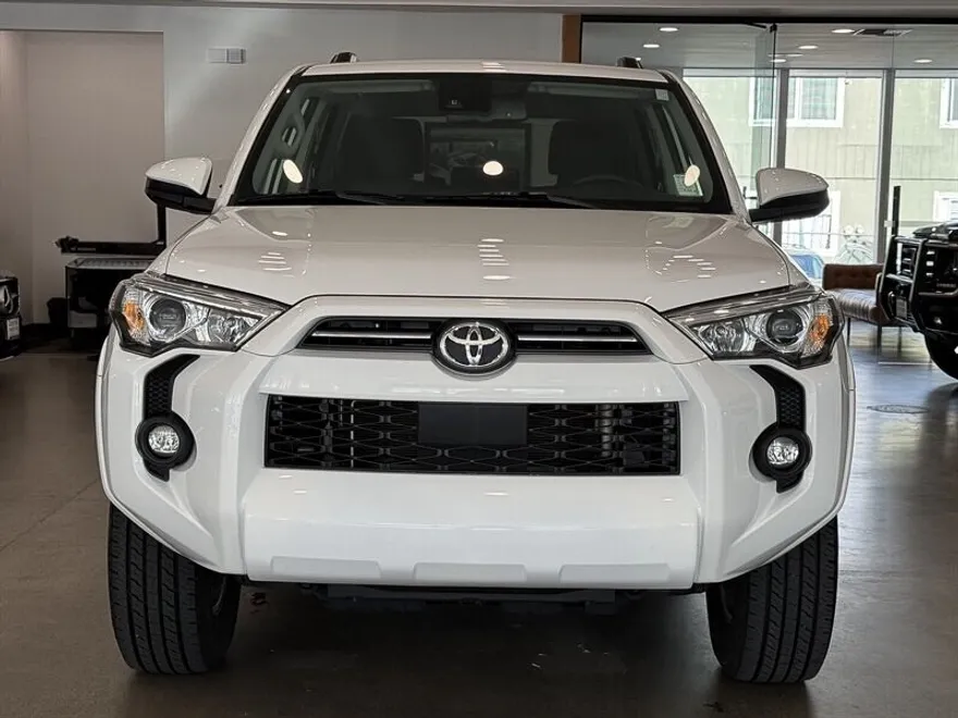 2022 Toyota 4Runner SR5 photo 1