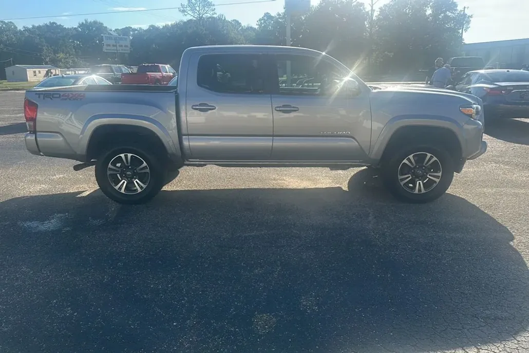 2017 Toyota Tacoma SR5 Sport TRD Pro photo 1